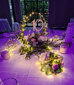 Centre de table + hexagones fleuri, relié par une guirlande led