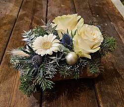 centre de table en buche tons bleu, argent et blanc